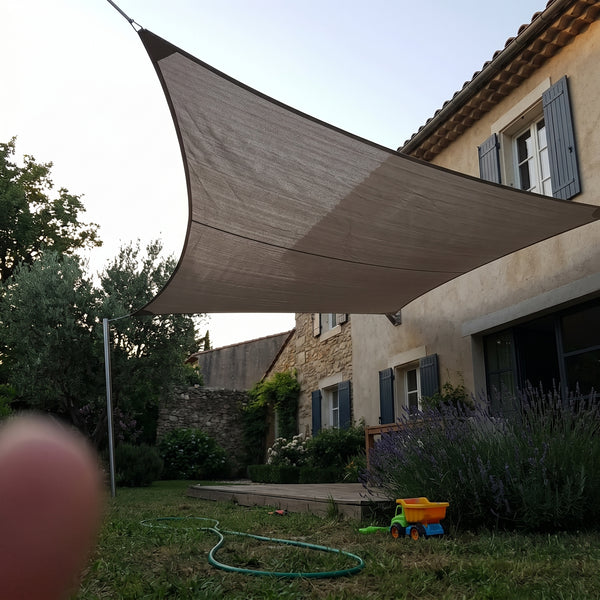 Voile d'ombrage installée chez un client - filet-de-camouflage.com