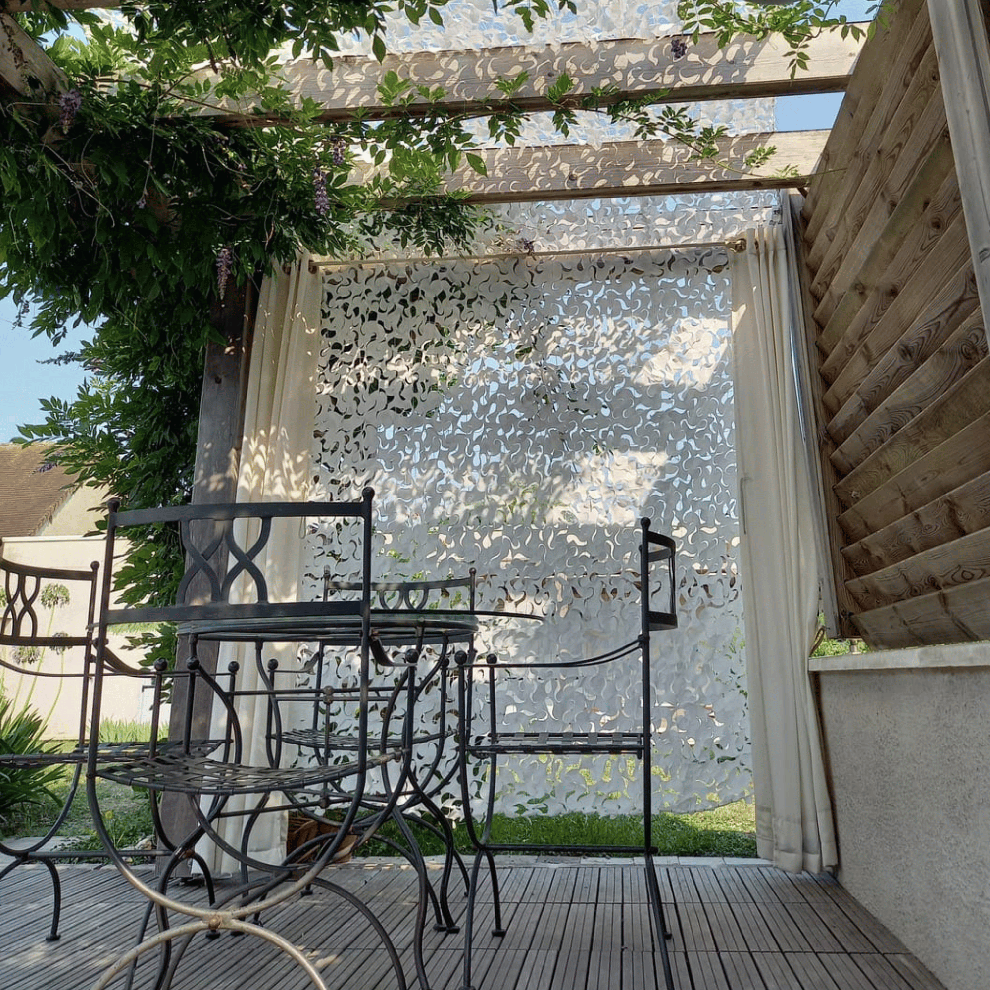 Filet de camouflage brise vue - installation sur terrasse