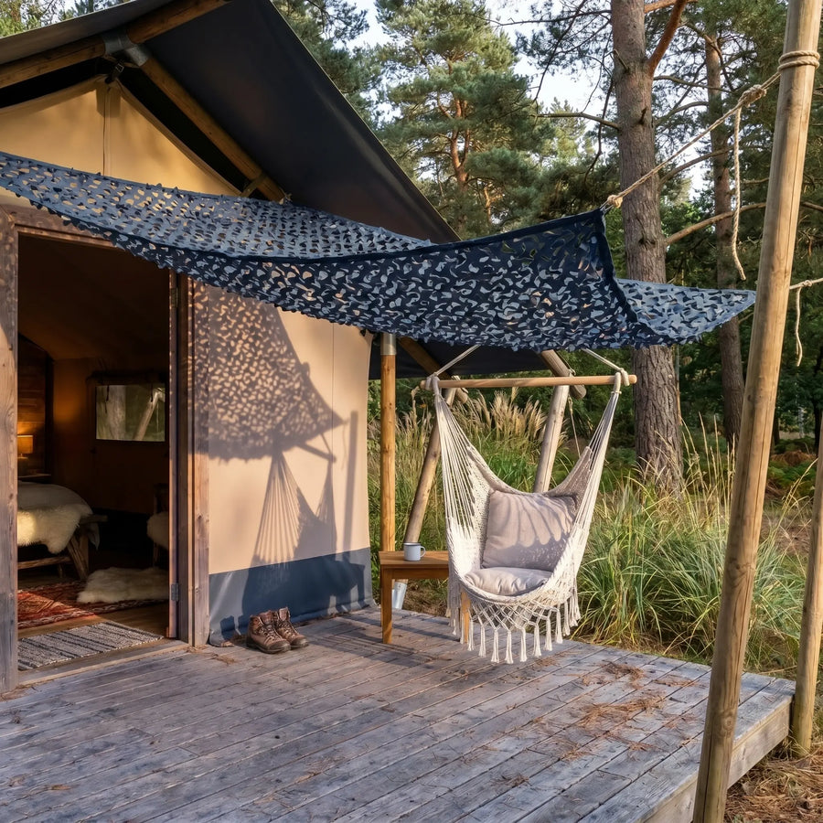 Filet d'ombrage en camouflage bleu - installation sur terrasse
