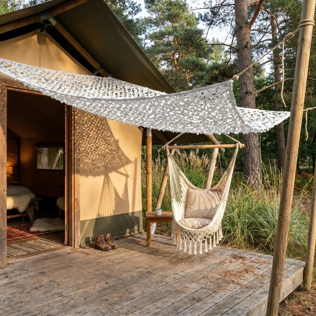 Filet d'ombrage en camouflage blanc - installation sur terrasse